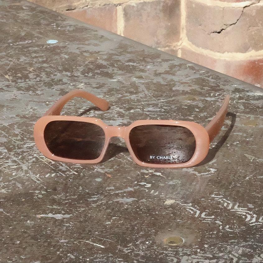 Unisex trendy sunglasses with modern polarised lenses. Stylish oval sunglasses inspired by classic vintage fashion.