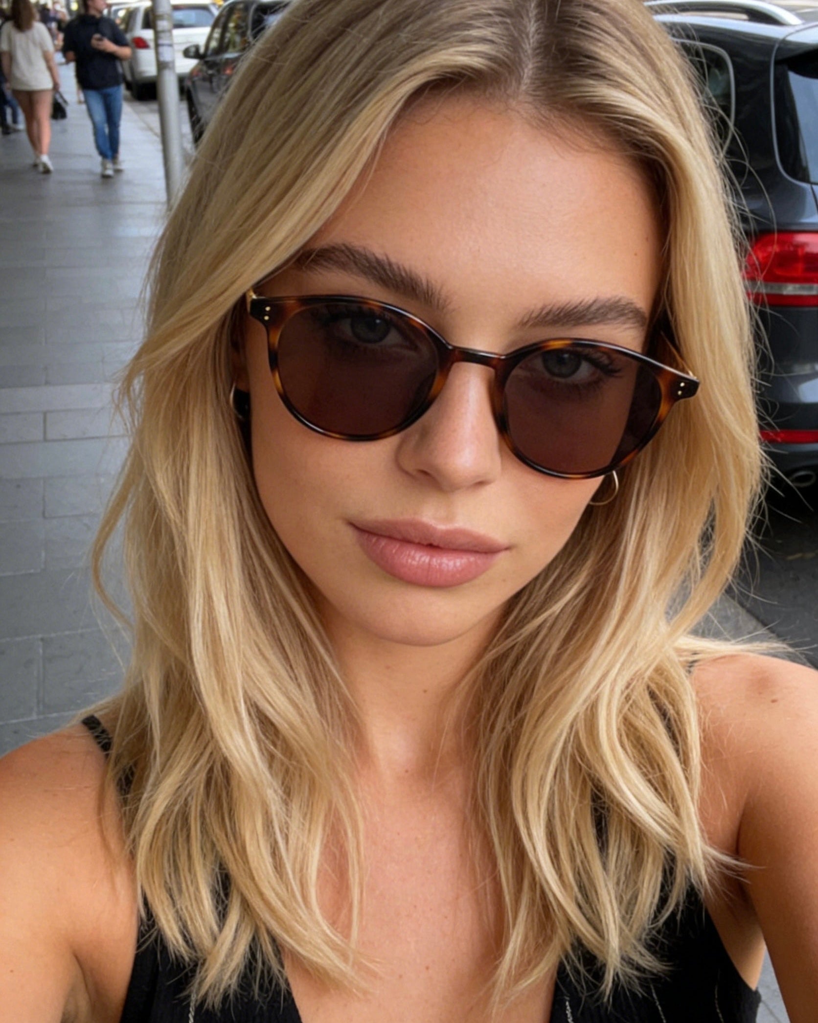 Trendy retro unisex tortoiseshell round sunglasses | polarised lenses, UV protection, fashion-forward eyewear
