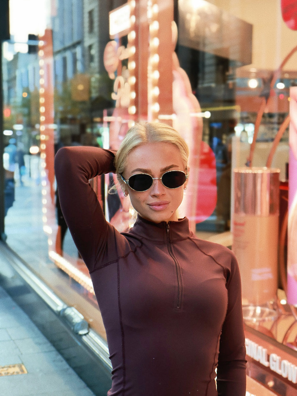 Achieve a classic, intellectual look with these unisex round polarized sunglasses from By Charley, designed for style and visual comfort.