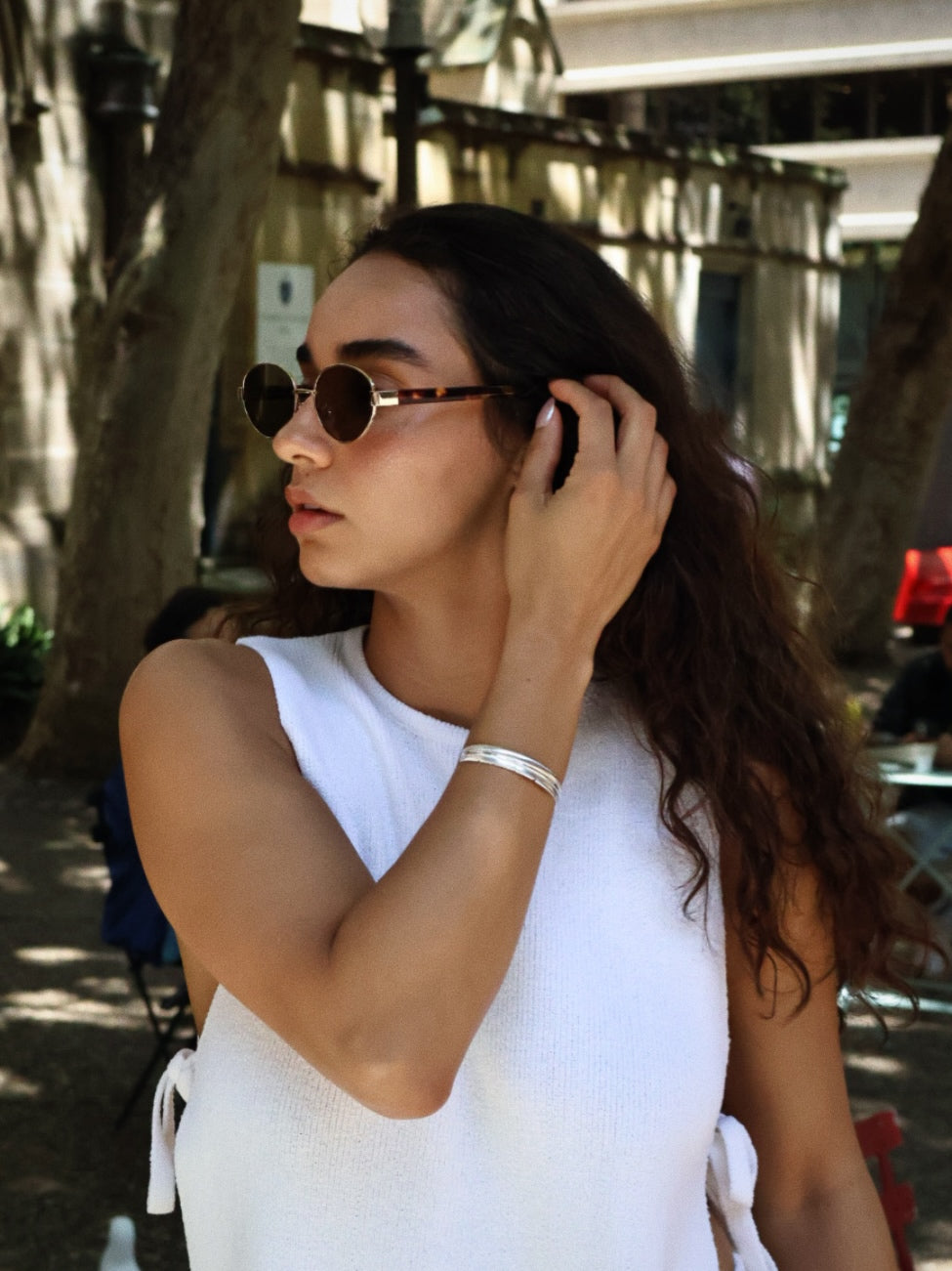 Classic unisex round sunglasses by By Charley, featuring polarized lenses that offer 100% UV protection and anti-glare functionality with a timeless vintage aesthetic.