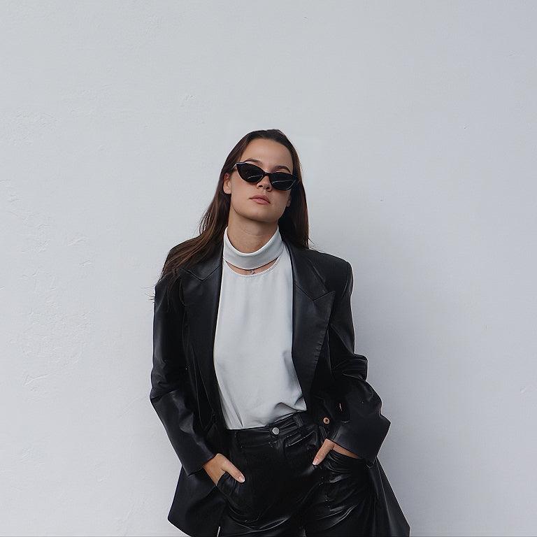 Embrace a playful and dramatic retro vibe with these By Charley unisex black cat-eye sunglasses featuring polarized lenses.